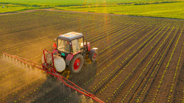 Como prevenir o desgaste do solo causado pelo manejo excessivo das máquinas agrícolas?